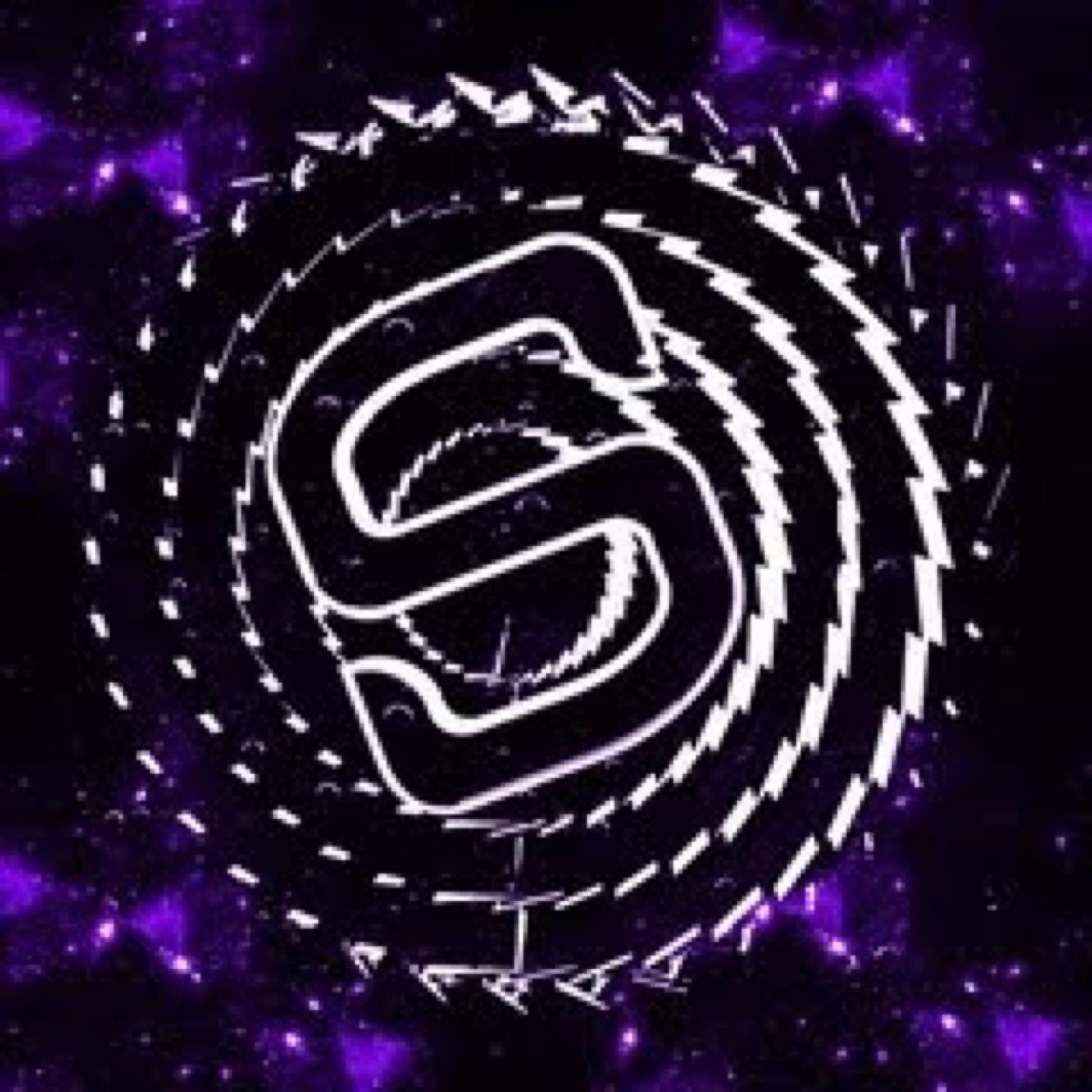 Maxi81Bei's profile picture. Live life to the Maaximum!