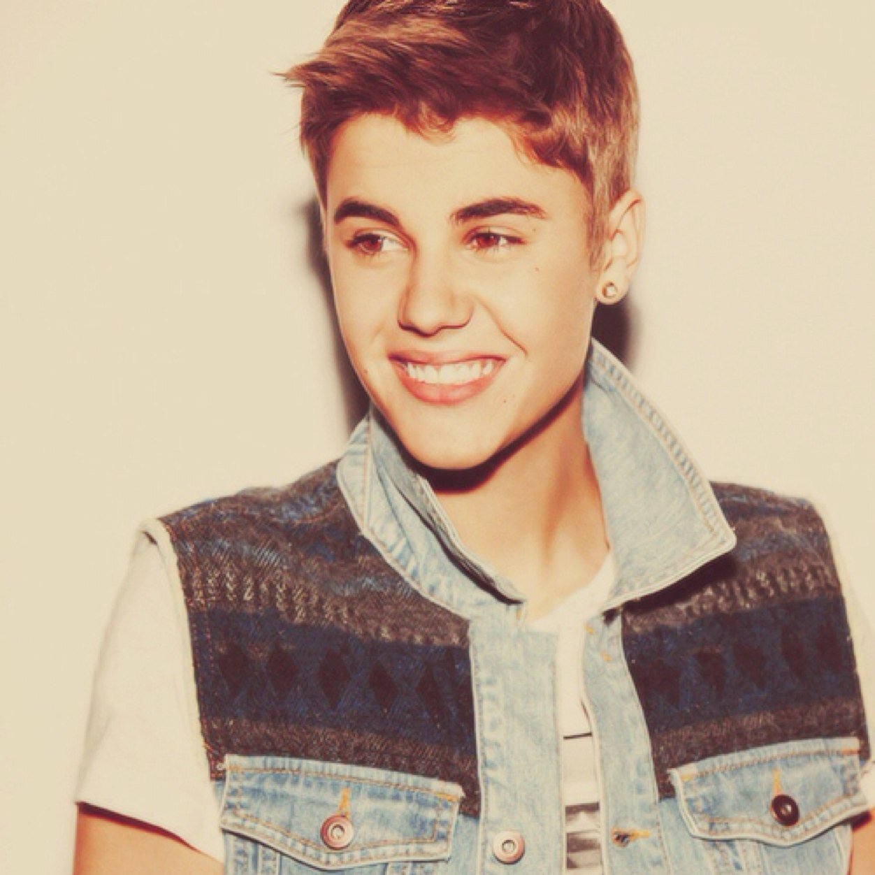 ★Belieber since 09★ Justin Is My Lifesaver♥ I Dont Know What I Would Do Without Him! Kidrauhl Is My Babe☺ @justinbieber ThankYou♡