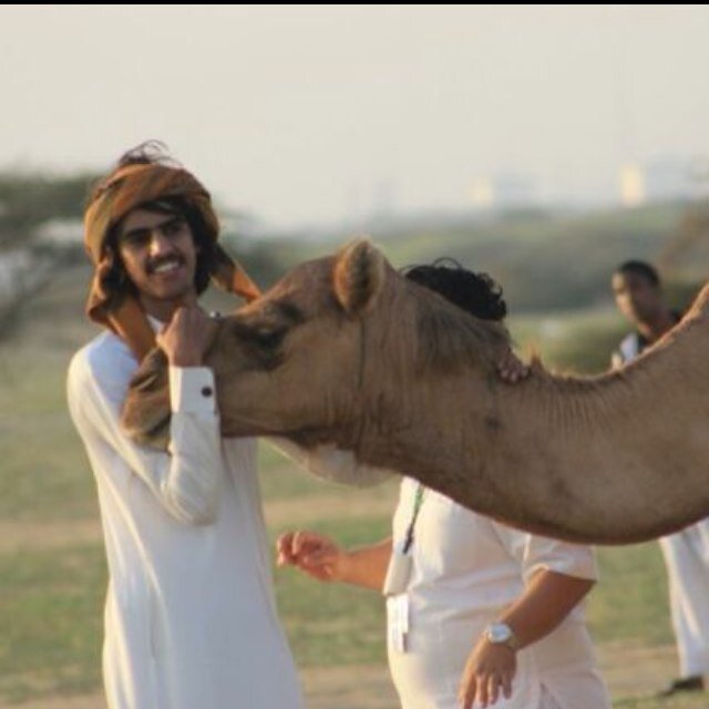 أورثتُ من والدي هيبة الصمت وَ القوة وَ الحنان وَ علمني أن لا حاجہ لي عند مخلوق و أن اللہَ معي دائماً أحد اقداريَ السعيدة ~ أننّي ابنه ..! الله يرحمه