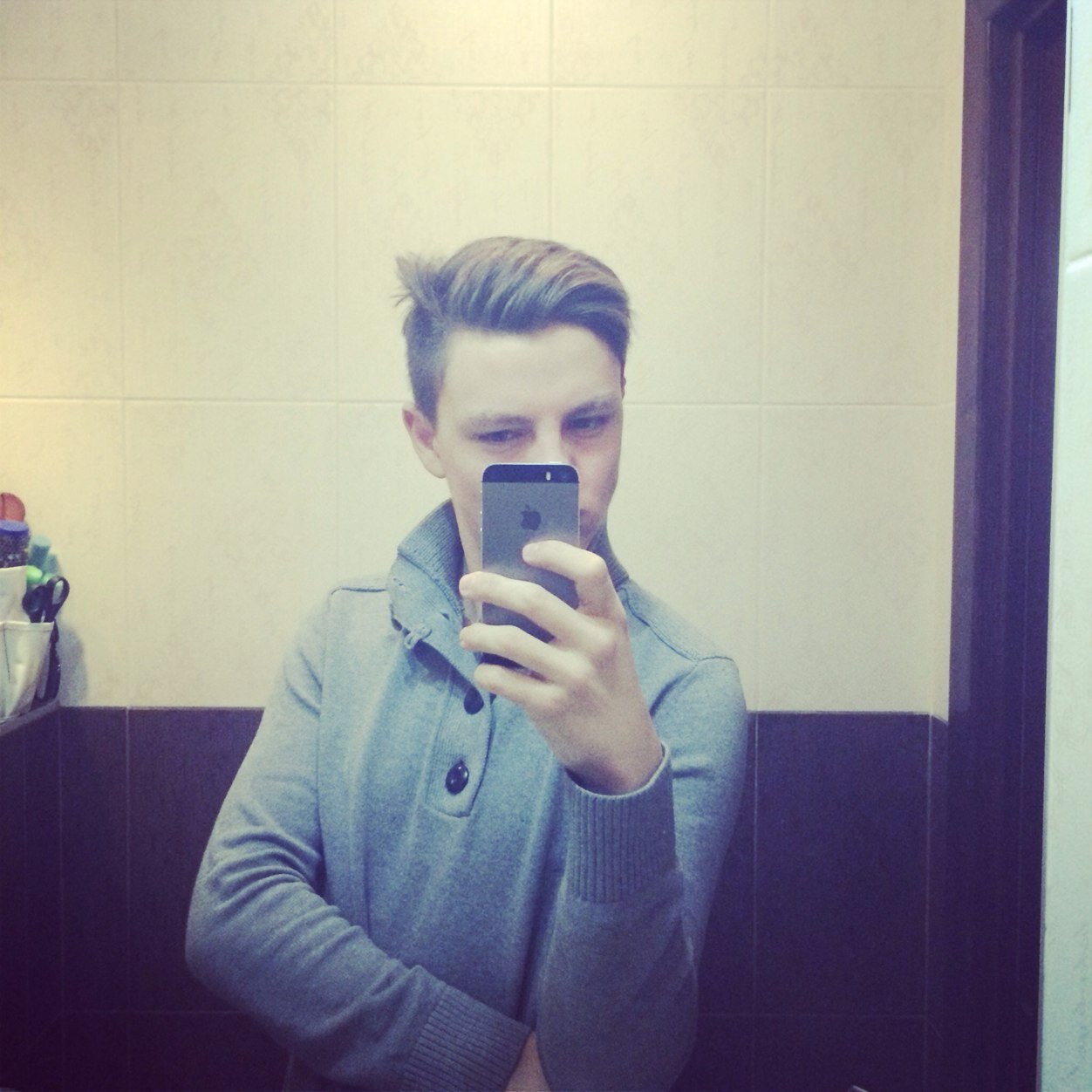 Hi
Mycroft Nickolas Cold
Love music (punk), video games.
Play football
I'm a student
Follow me please