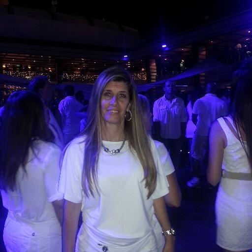 simone_celebrat's profile picture. 03 coisas que respiro para viver bem.....
1) Deus2) Minha familia
3) Cruzeiros marítimos