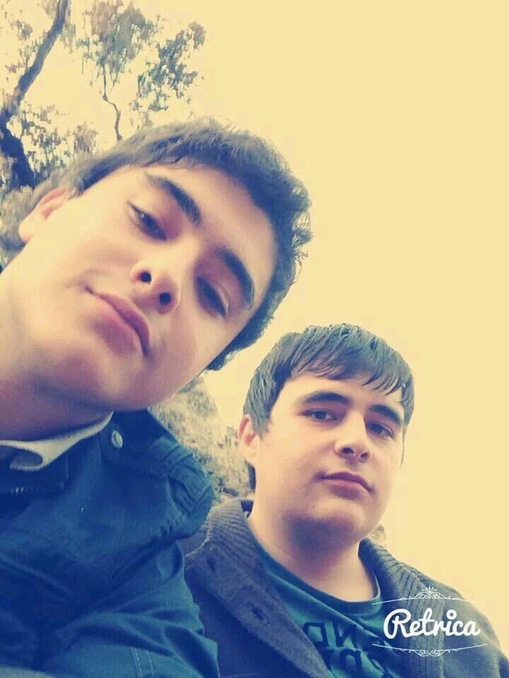 Takılmışım sözlerine Ben Mecburum Gözlerine
