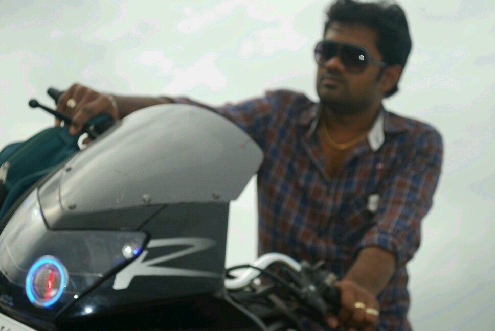 lov 2 listenin music,biking,jewellery desining