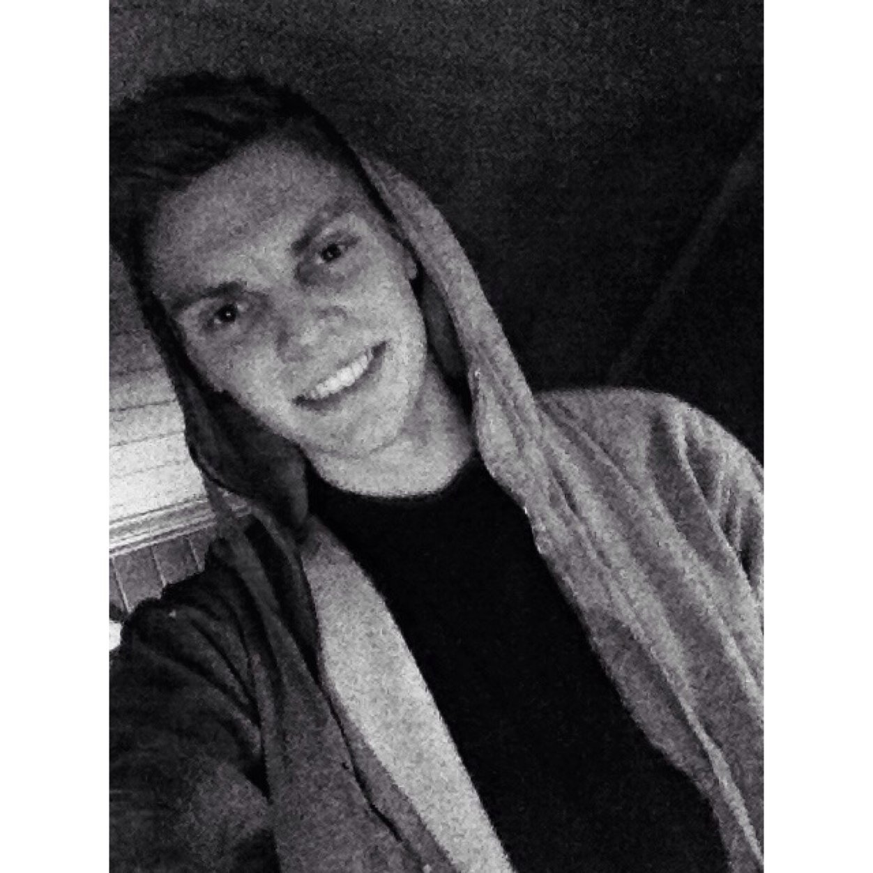 TheLarsAmundsen's profile picture. Enten så sprer jeg alt for mye glede, eller så sprer jeg alt for mye av det motsatte. Du får ingen mellomting.