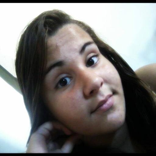não jugue um livro pela capa primeiro o conheça e depois o jugue, sou estudante tenho  12 anos, afinal amo pizza