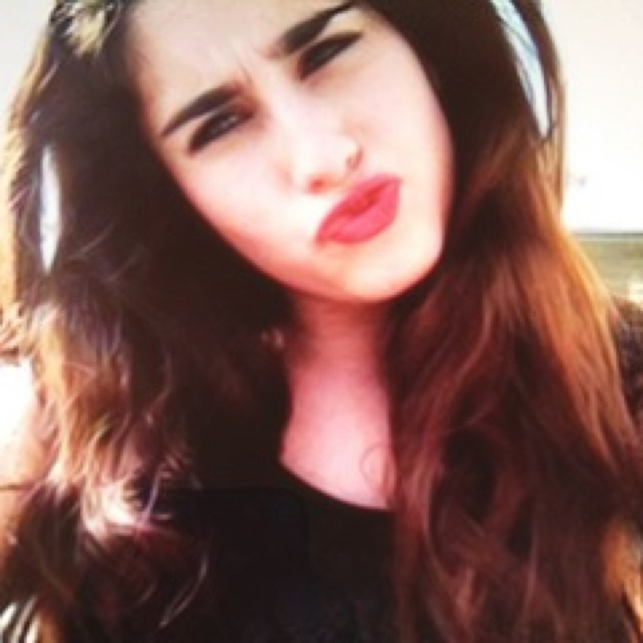 follow @DEMETRIASHIRE cos she gave you a free follow