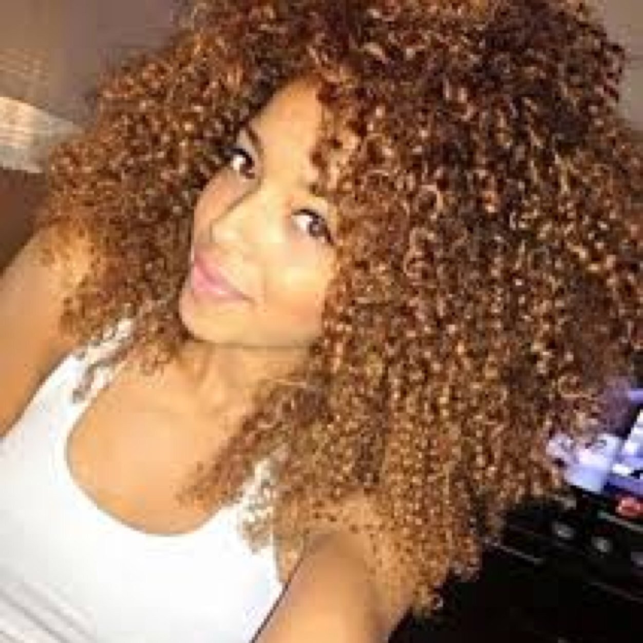 Laryssa : 14Ans/Fière d'être Shabine/Follow et je te follow profite pour follow @GuyanaiseBad merci d'avance