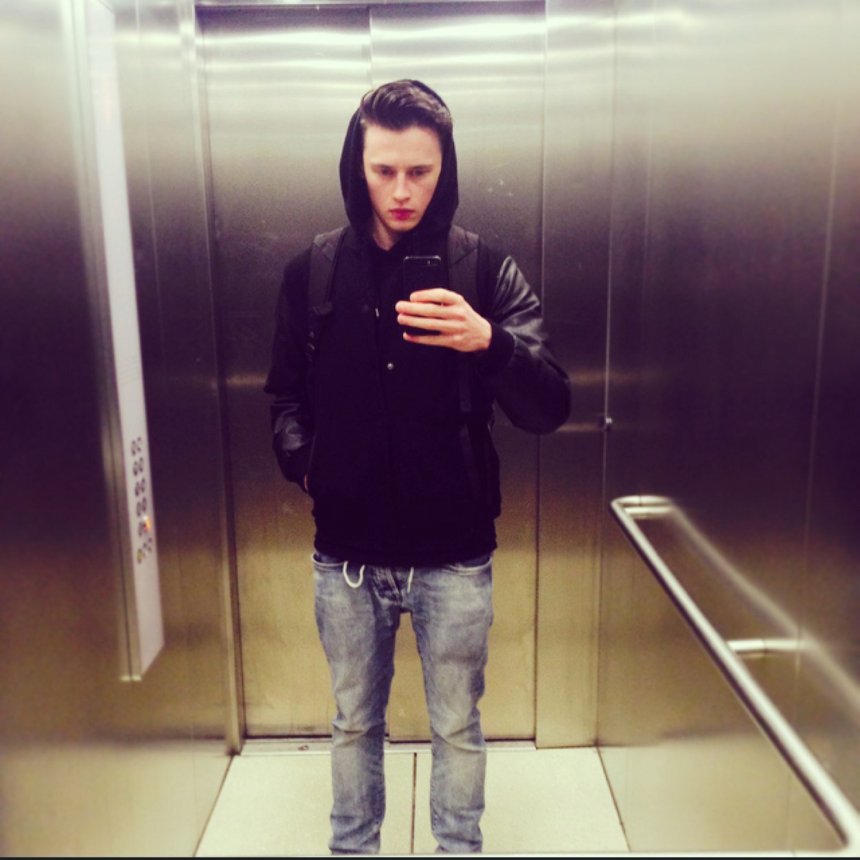 Dutch freestyle skier living the dream. Technerd. Studying Interactive Media.