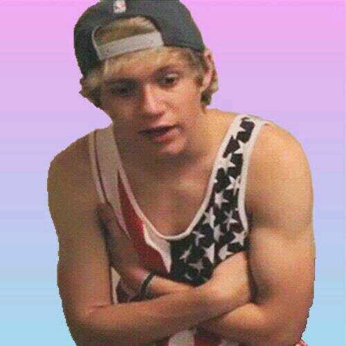 follow @nerdyh0ran bc a boyband ruined her life