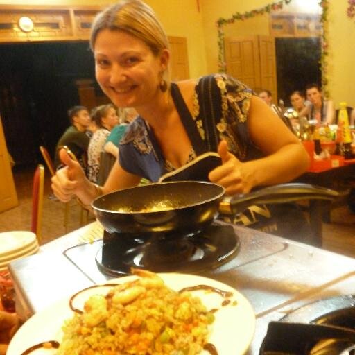 Food blog and recipe site with a love for travelling and cooking food from everywhere.