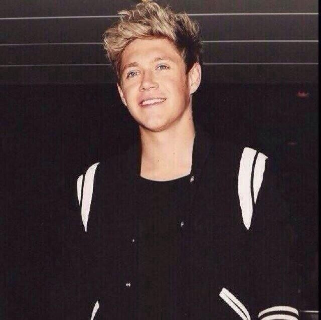 I GAVE YOU A FREE FOLLOW HERE, NOW PLEASE FOLLOW @brokkoliii ily ❤