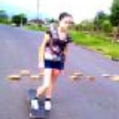 NAO FOI EU QUE FIZ NENHUM DESSES TWETS MDS E EU NAO TENHO 17 ANOS E É A PRIMEIRA VEZ QUE EU TO USANDO ESSE TWITTER