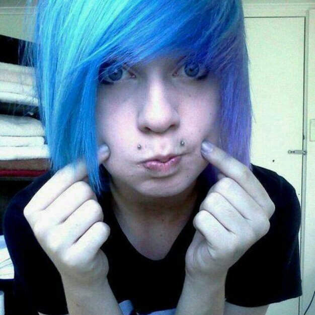 see this guy←←←hes my property dont fucking touch him unless you want to die. im never gunna lose him~Alex