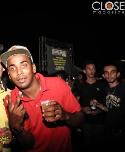 20 anos, gosto de curti a vida sempre ouvindo um bom reggae ou uma boa musica eletrônica, e sempre levo comigo também a simpatia de um simples sorriso