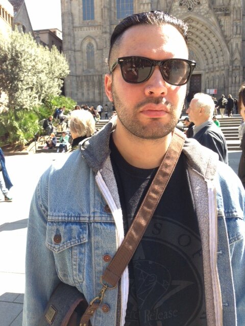 adriancecil's profile picture. Voted 2013's most handsome bookseller (as voted by me). Classically trained gentleman. Modest

http://t.co/OFpsgtYQSk