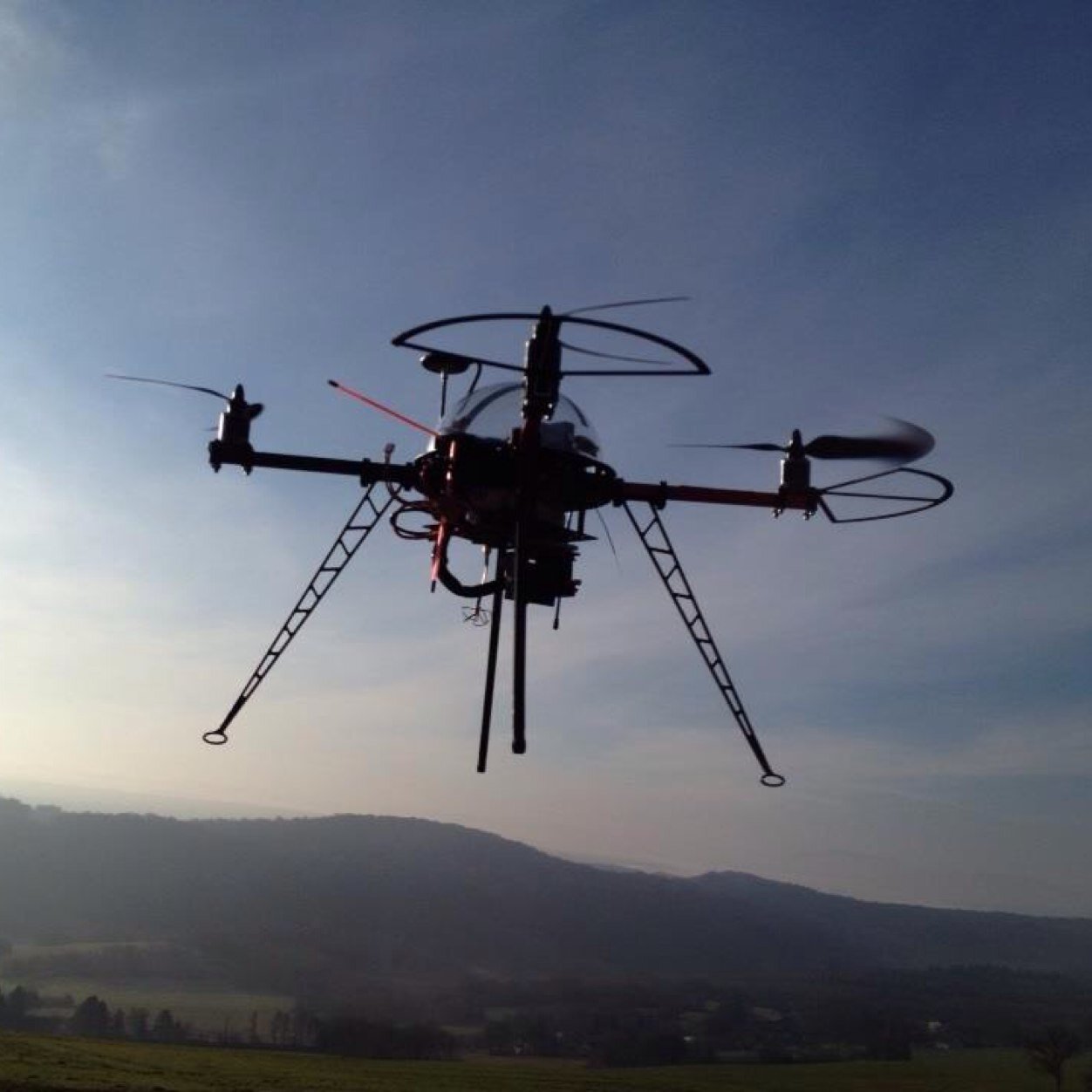 Recherche (IPSA-Femto ST-CNRS) et conception de drones civils professionnels et administratifs. Formations aux metiers du drone.
SAS CMDrones #besancon