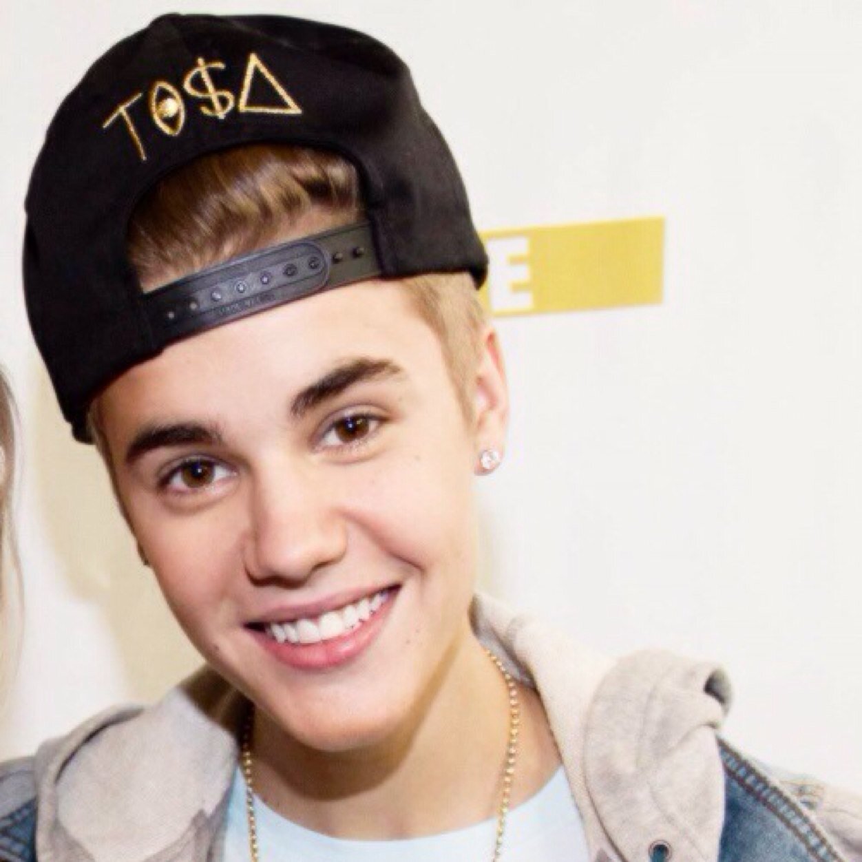 FREE follow because u are followimg @biebxmyhero