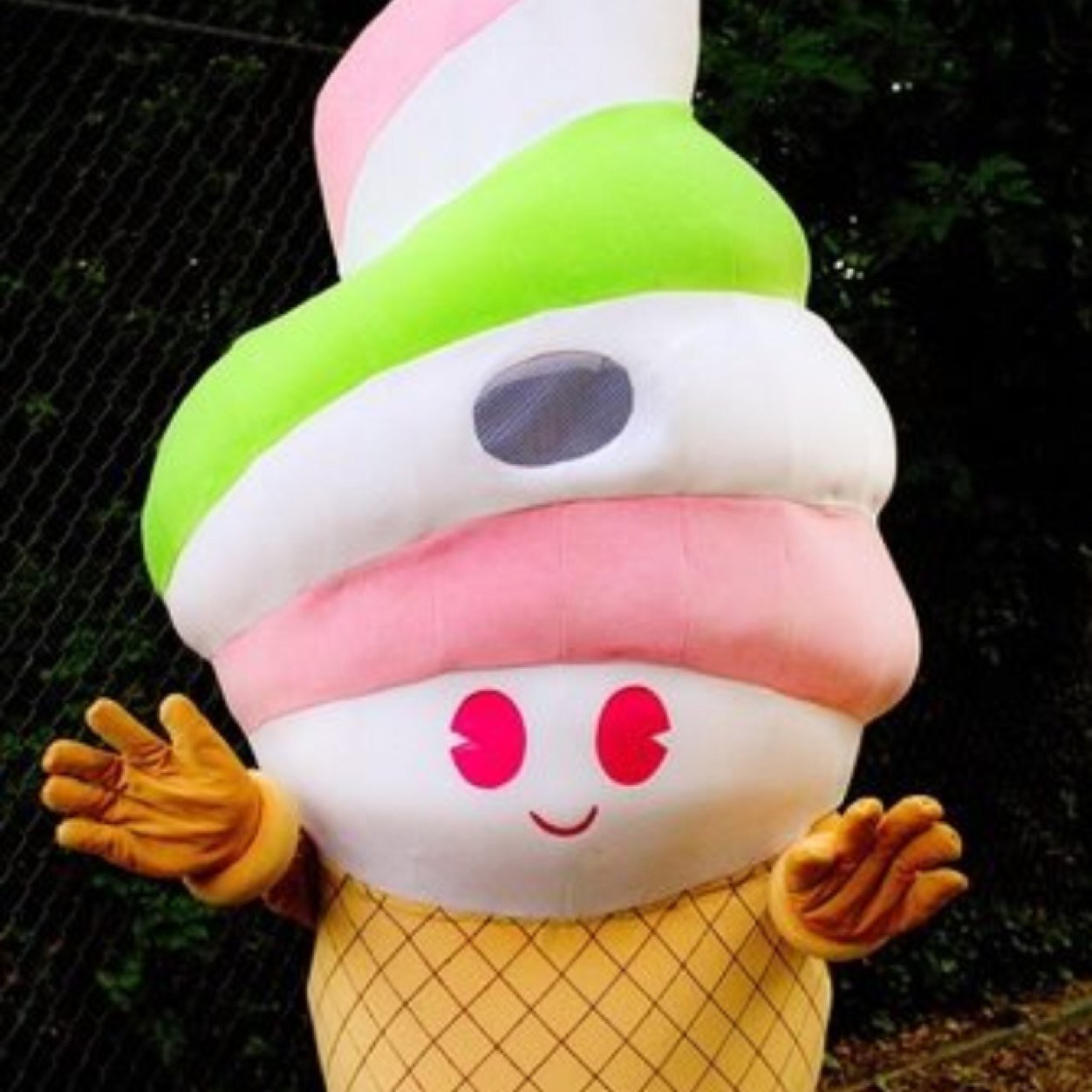 Amazing frozen yogurt located right in the huntington valley DMV & LA fitness shopping center!