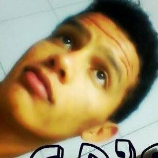 Alegre,sincero e verdadeiro.nao sou igual mais tambem nao sou diferente de ninguem. vivo a vida que Deus me deu.amo Deus e minha famila..