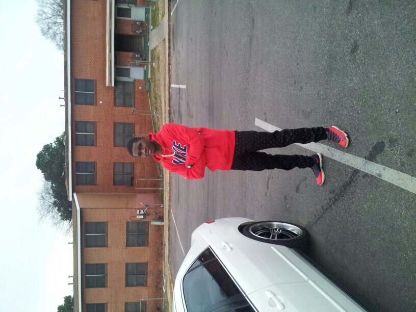 Imma fun,outgoing,engergized person.and i love basketball.