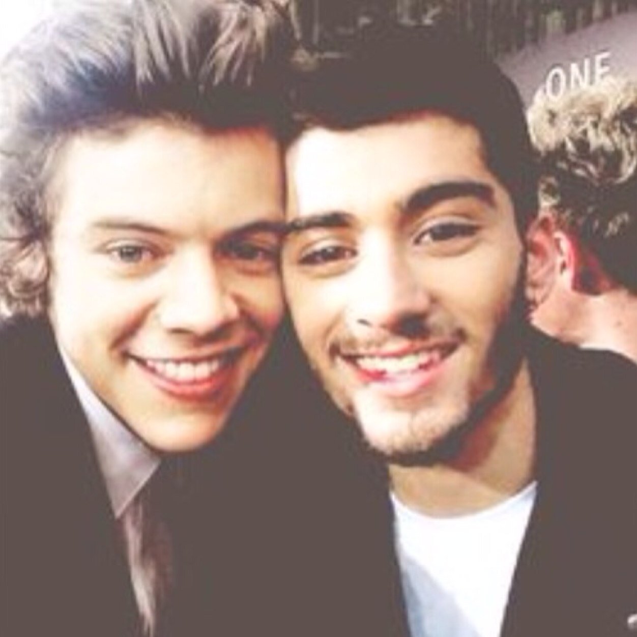 hey bby(: @mczayns gave you a follow, so please dont follow this account and follow @mczayns thanks xx