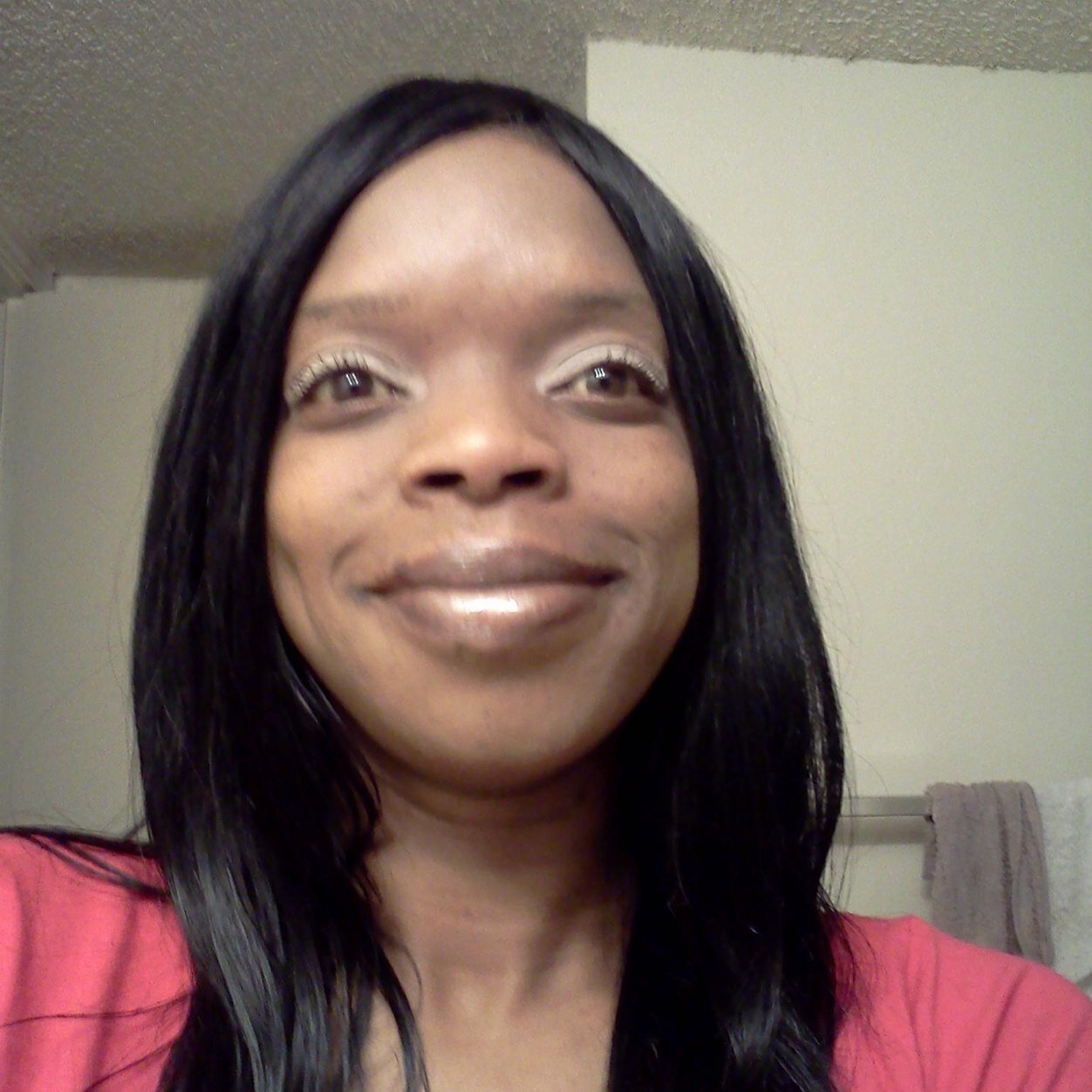 rosheca's profile picture. 