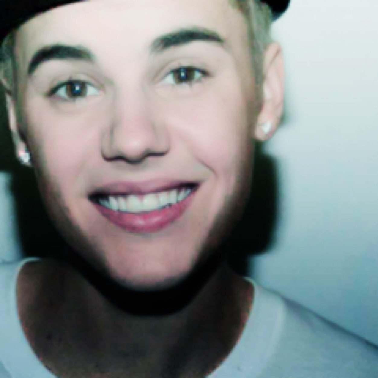 -tell me why am I in tears so far away and now I just need you here ₪