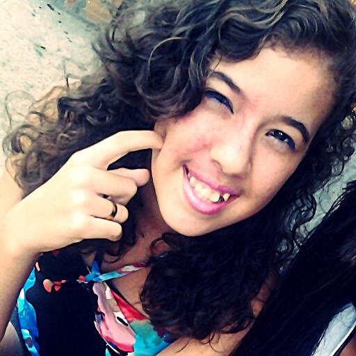 sou fã de demi lovato, gosto de se divertir e de sair com amigas 3