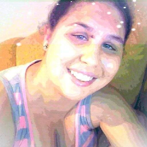 desirre_estfani's profile picture. 