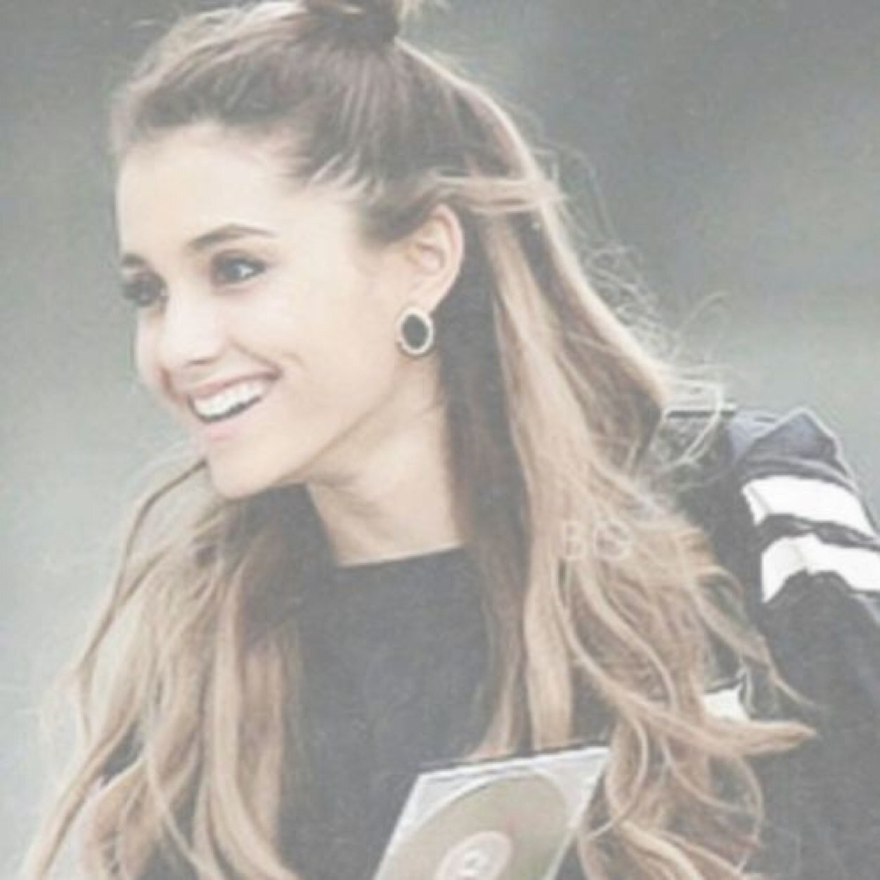 / Ariana Grande / dm / sexy and free / scopamica, baciamica, sfogamica