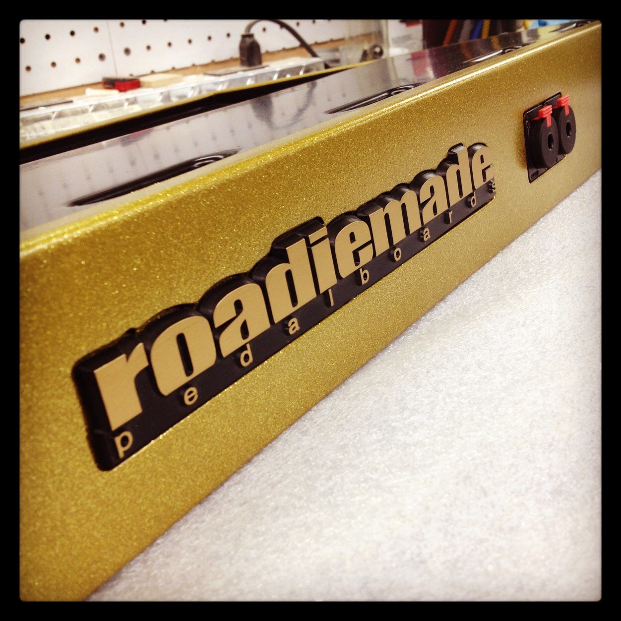 Making pedalboards and designing frontend effects chains for 30+ years. Company founded 2004 by Sean Paden.  for information email roadiemade@yahoo.com