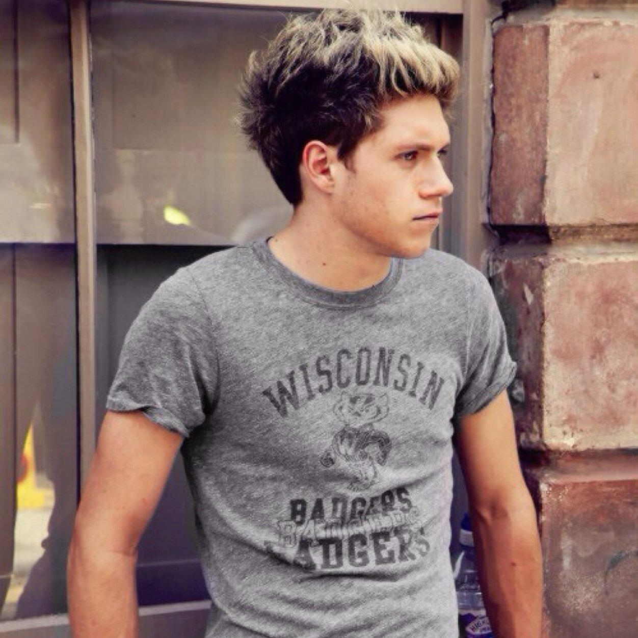 please follow @infinatelyharry ilysm omg