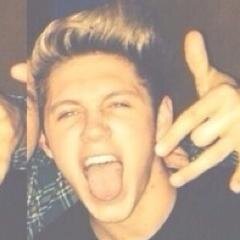 HORNY NIALL GIRLS THIS IS YOUR PLACE TO BE.   scroll down for dirty imagines but im warning u major feels.