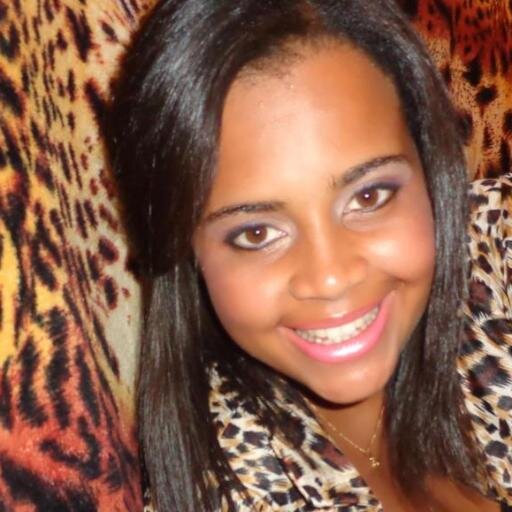 Sou como você me vê.
Posso ser leve como uma brisa ou forte como uma ventania,
Depende de quando e como você me vê passar