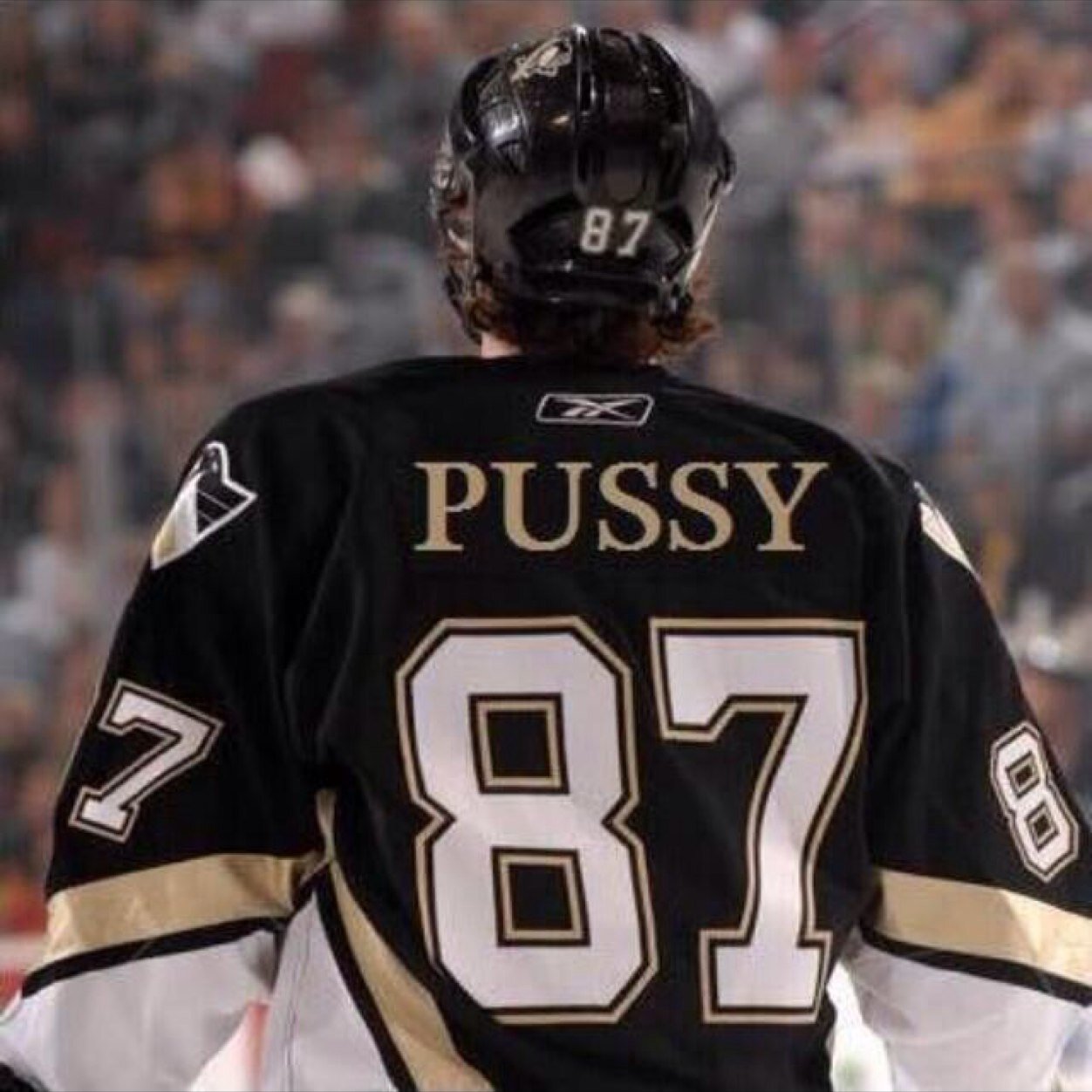 FOLLOW THIS ACCOUNT FOR PHILLY SPORTS TWEETS AND UPDATES