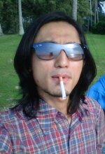 Sebenernya pecandu canda. Iam acting coach
