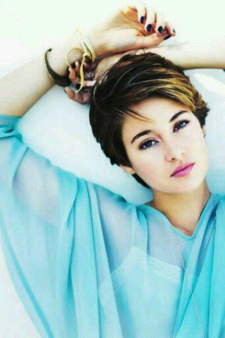 mentalmente desorientada SOY DIVERGENTE!!!! Y NO ME PUEDEN CONTROLAR okay? okay...........tributo on fir3