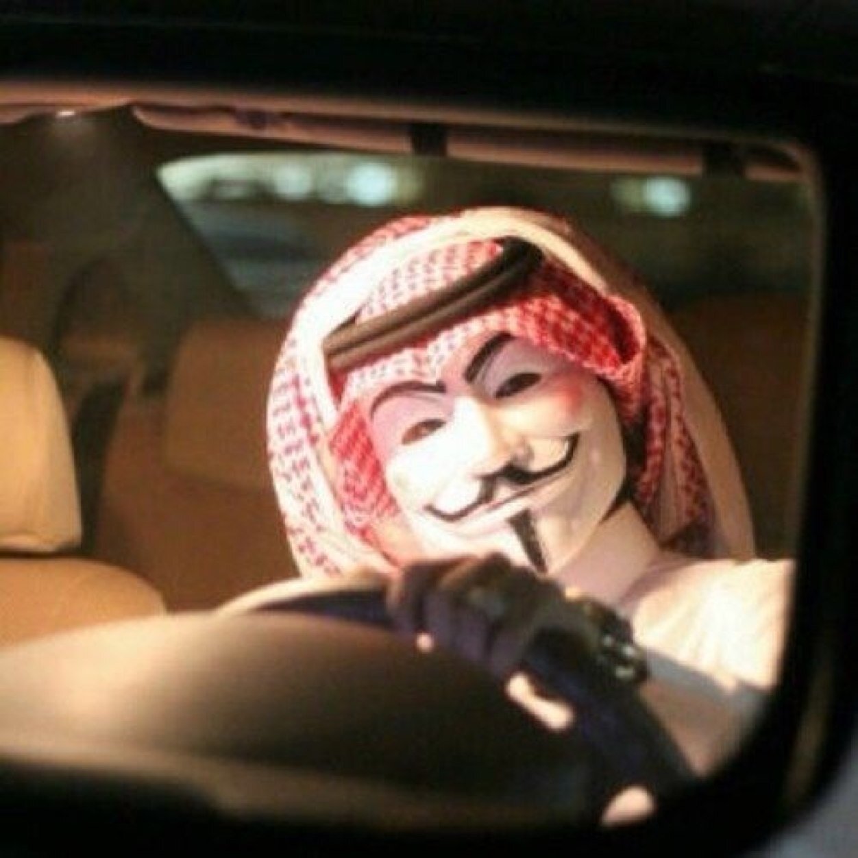 عندما انتهيت من بناء سفينتي جف :
البحر و عندما حطمتها نزل المطر  
هكذا هو حظي ...
