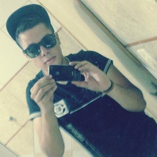 “Acreditar no amor pra quê?
 as pessoas pegam o que querem e simplesmente vão embora. †