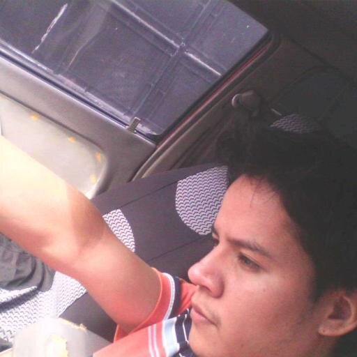 Joshua es un chavo humilde con la fuerza en su corazon de seguir sus sueños... su pasion es la Guitarra y el soccer
