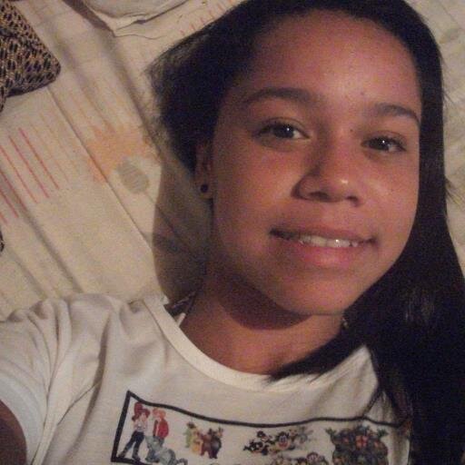 Nunca feche os olhos para o mundo. Pois Há alguém no mundo que espera pelo brilho do seu olhar !