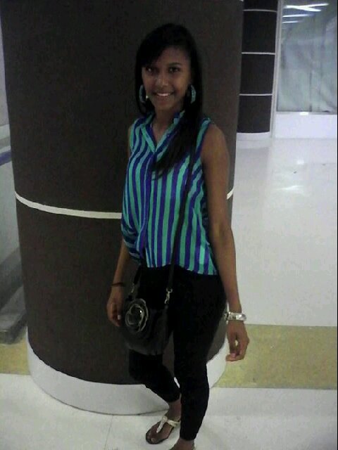 God♥|Amo la música♥| Naciste para ser una persona real, no perfecta. Estás aquí para ser tú mismo, no lo que los demás quieran que seas.| Pide tu back! :)