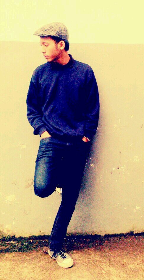 Need guitar. do u want give me ur money? :)