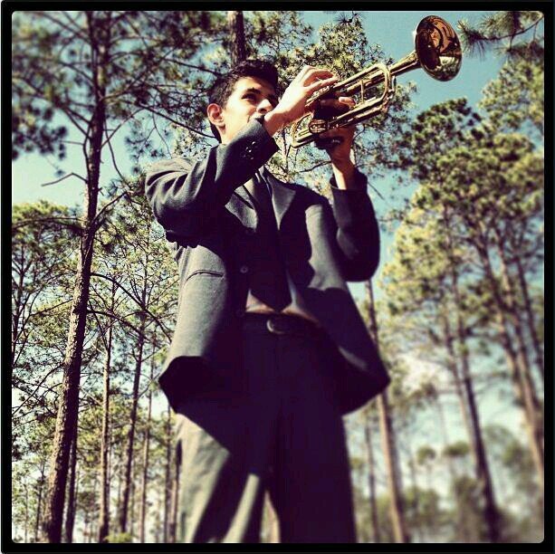 Trata de ser el mejor, pero nunca de creerte el mejor! Trumpet player... Soldado de Dios