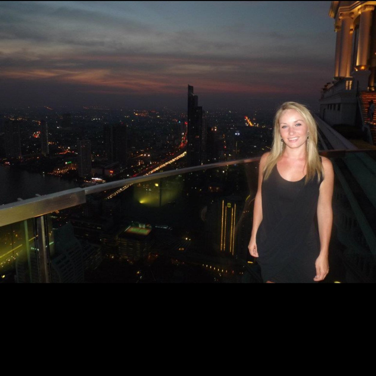 27_laura's profile picture. 