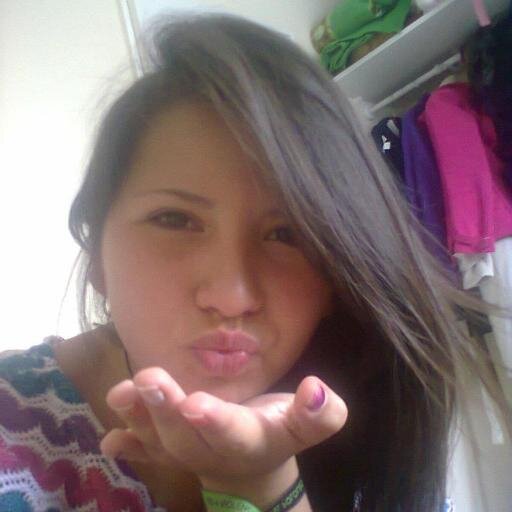 Holaaa,tengo 16 añitos recien cumplidos,me gusta reirme y aser reir,me gusta compartir con mis amigos/as, 3