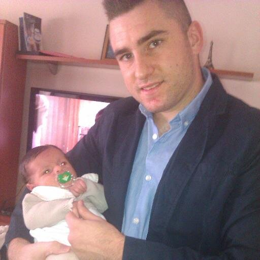 Diplomado en Empresariales y Licenciado en ADE, en paro,en formación, en prácticas, emprendiendo...
Feliz con mi mujer y el bebé tan bonito que me ha dado
