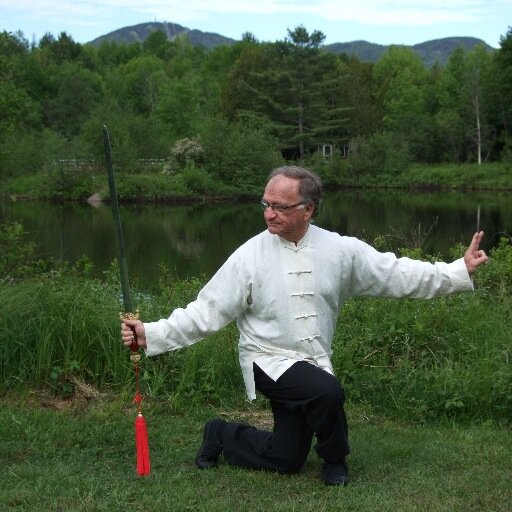 Heureux retraité du monde de la santé et instructeur de Tai Chi Chuan.
Je suis un devenu sourd et porteur d'un implant cochléaire.