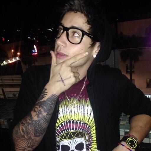 19!  follow and ill follow back!  Rock/punk bands! Viners/Youtubers! This is my life! Personal Account-@TiffanyCee95  #IMINLOVEWITHEJANOSKIANS!