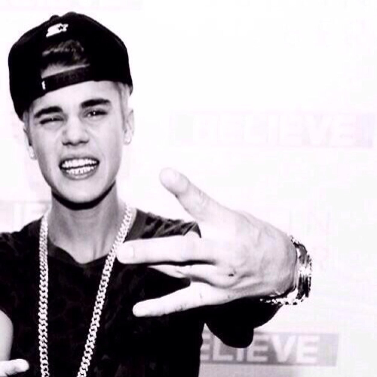 bieber_avon69's profile picture. sometimes you gotta take matters into your own hands and fly